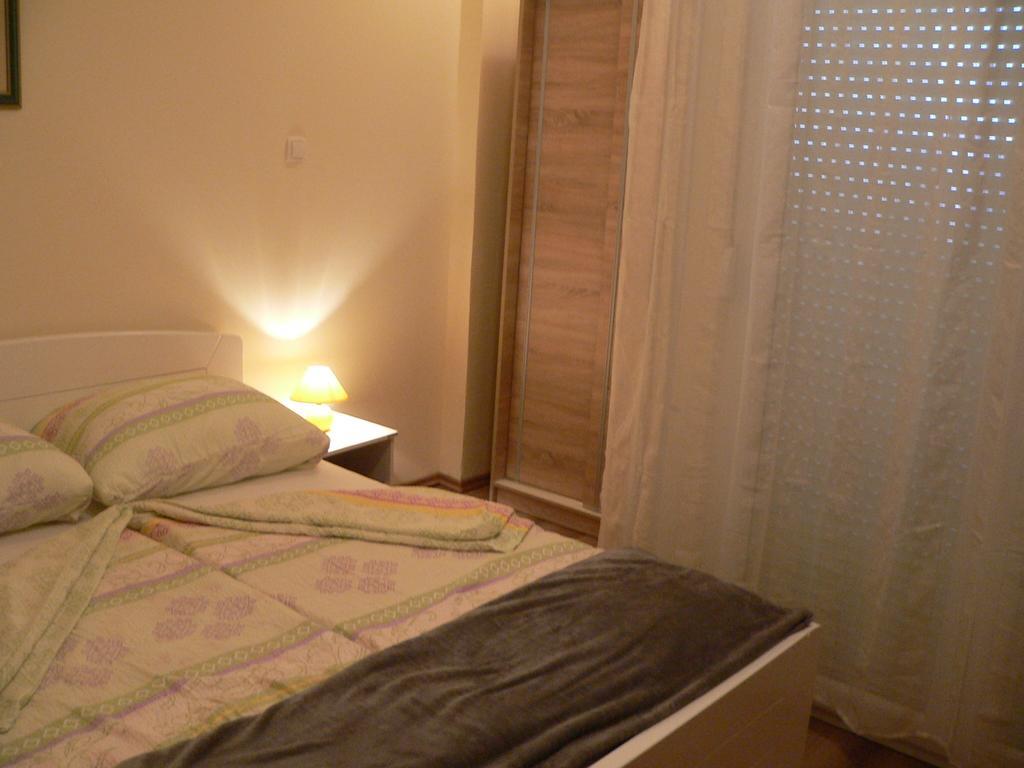 زادار Apartment D الغرفة الصورة