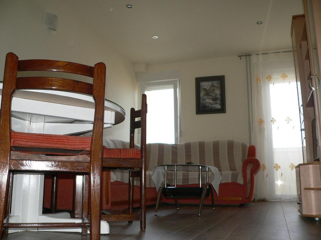 زادار Apartment D الغرفة الصورة